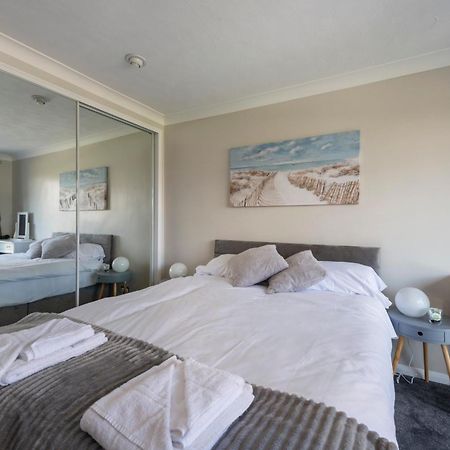 5 Bedroom Detached Beach House Poole Extérieur photo
