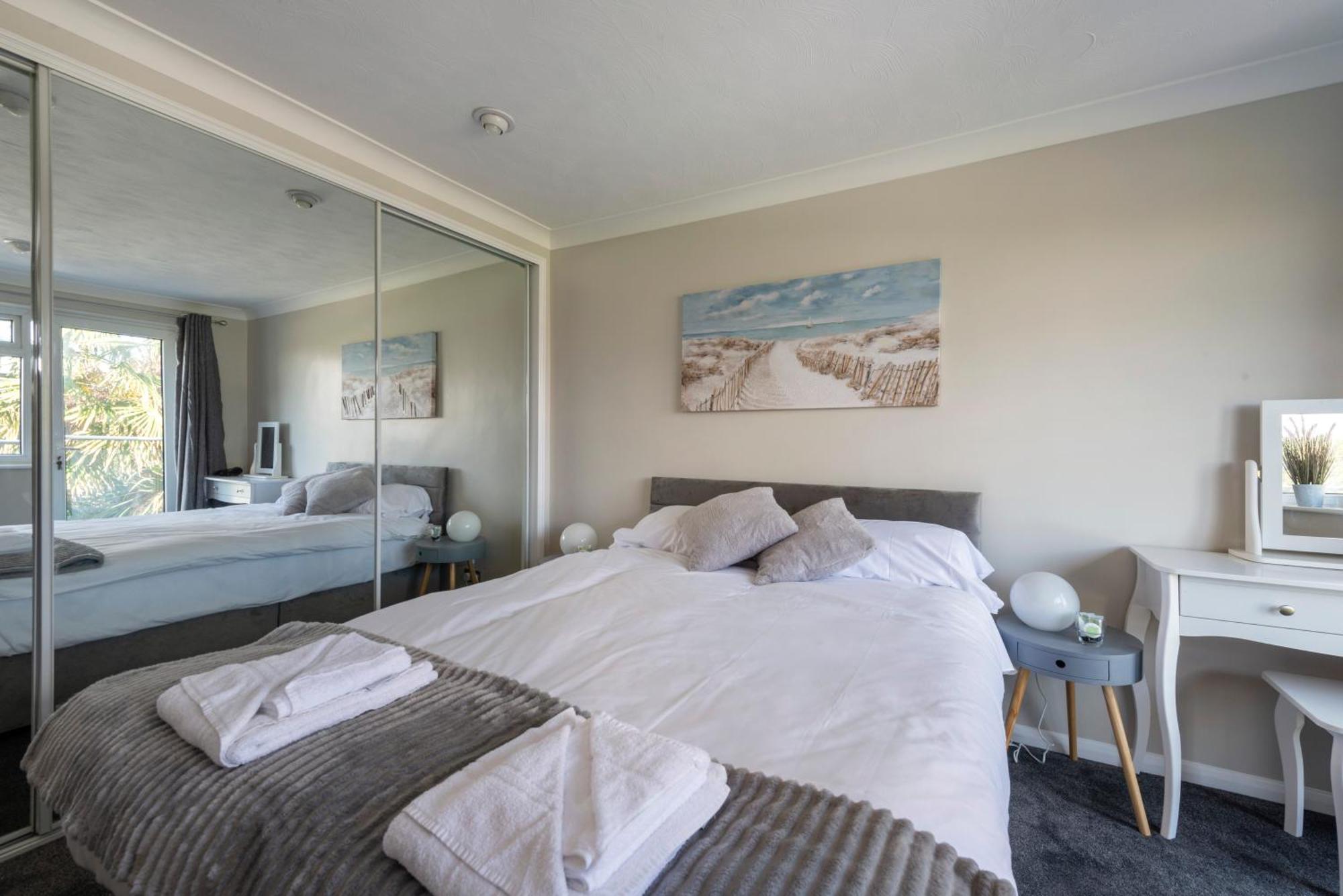 5 Bedroom Detached Beach House Poole Extérieur photo